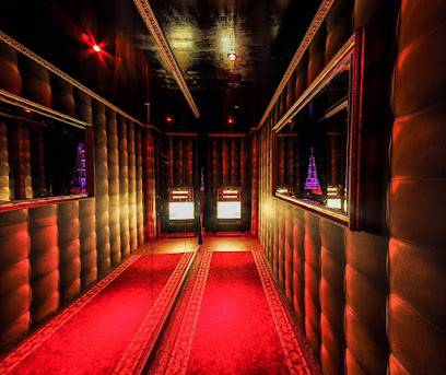 Bon Bon Bar - Tabledance Berlin - Striptease Club (Berlin, Germany)