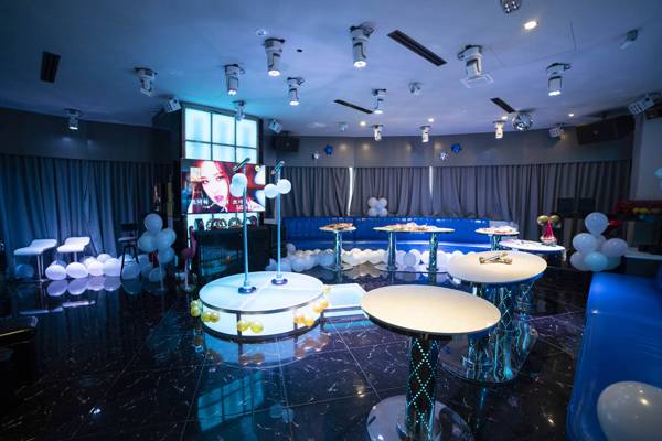 Cash Studio Family Karaoke (Singapore, Singapore)