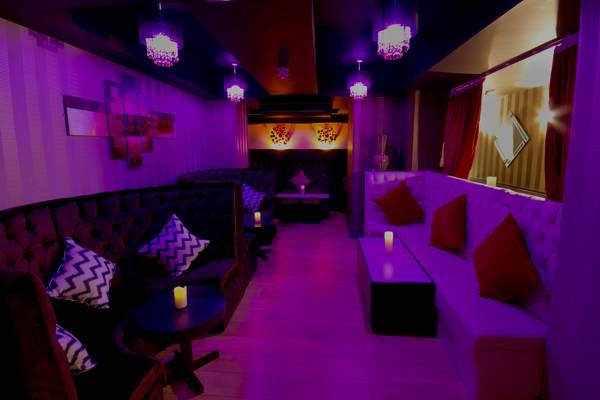 Charlie's Gentlemen's Club And Bar (London, United Kingdom)