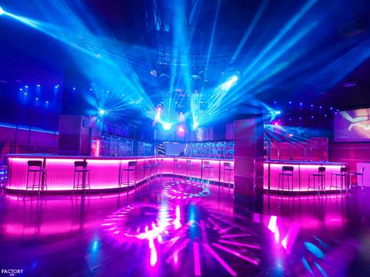 Factory Air-show Girls Discoteca (Madrid, Spain)