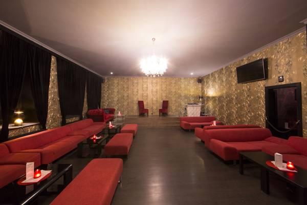 La Madame, Klub Jen Pro Ženy (Prague, Czechia)