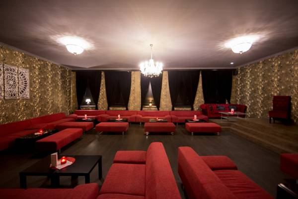 La Madame, Klub Jen Pro Ženy (Prague, Czechia)