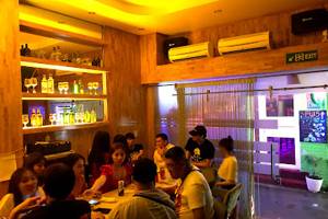 Yui Girls Bar